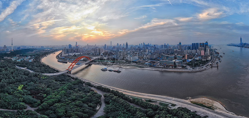 俯瞰武汉长江与汉江交汇处全景