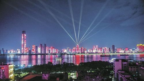 武汉长江灯光秀献礼党的百年华诞 央广网
