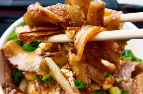 武汉菜市场旁的老味道，牛腰双拼一绝，环境差来吃的人却络绎不绝